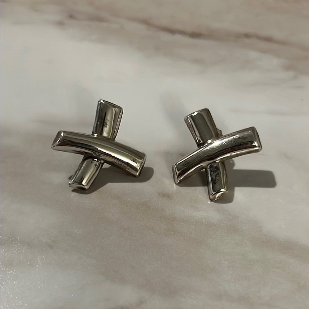 Sterling X stud earrings, pair of kisses 😘